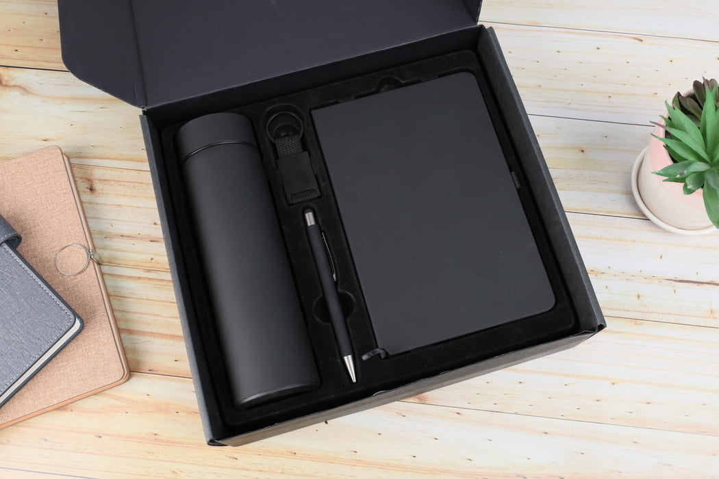 Perquisite Gift Set – Premium Bottle, Notebook, Pen & Keychain Set